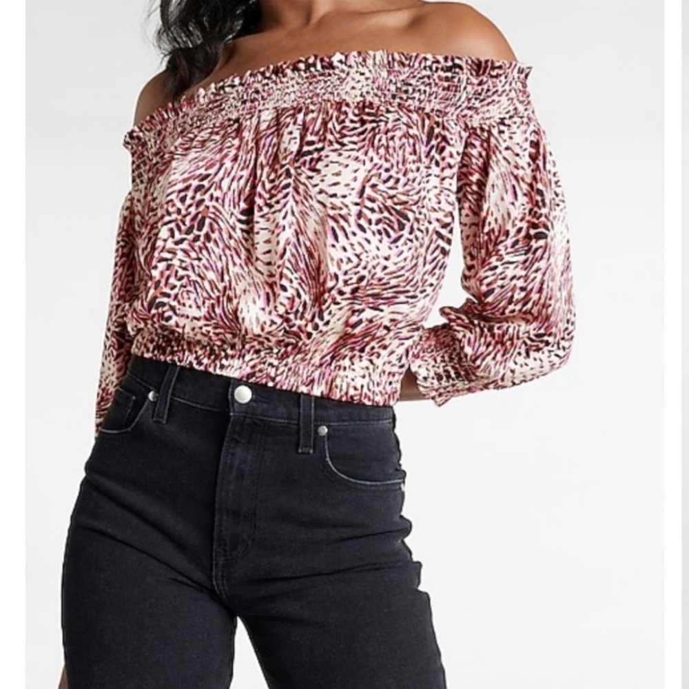 NWT Women's Off-Shoulder Printed Top